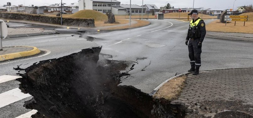 NEW ZEALAND SEARCING FOR PERSON WHO FELL INTO THE GIANT HOLE ON THE ROAD