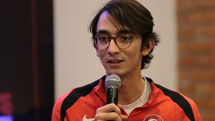 Milli okçu Mete Gazoz, Antalya’da gençlerle buluştu: