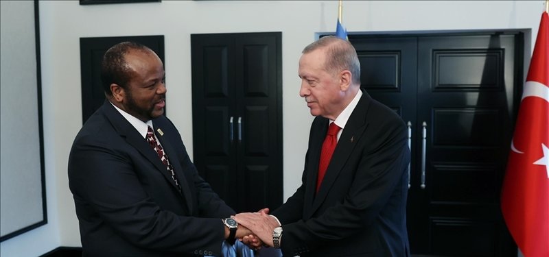 Turkish President Erdoğan meets King III. Mswati of Eswatini in Antalya