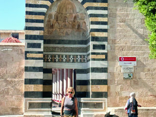 Her Mekanı Ayrı Güzel; Adana