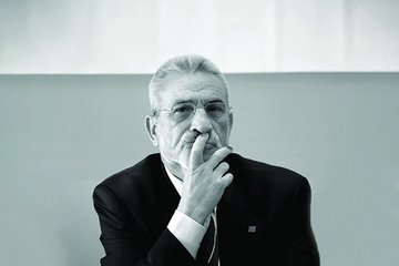 İsmet Özel’in en çok sevilen 50 şiiri