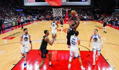 Warriors handle Rockets, end 11-game road skid