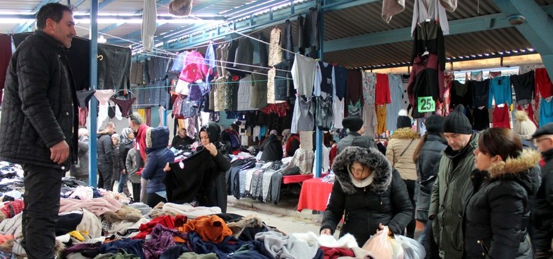 GREEKS, BULGARIANS ENJOY CHRISTMAS SHOPPING IN EDIRNE