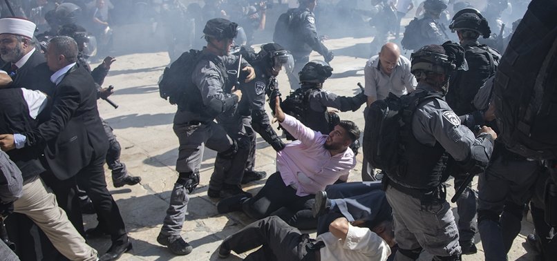 ISRAELI FORCES ATTACK PALESTINIAN WORSHIPERS IN AL-AQSA