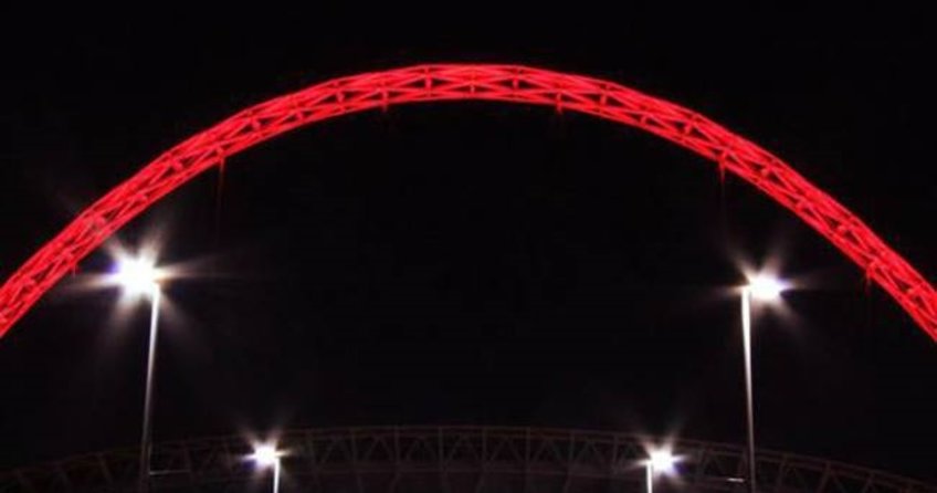 Türkiye için İngilizler Wembley’i kırmızıya boyadı