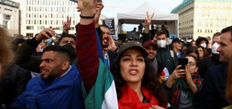 IRANS FORMER EMPRESS ASKS WEST TO HELP PROTESTERS