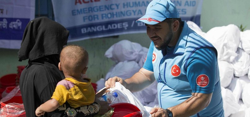 TURKISH CHARITY CONTINUES DELIVERING AID TO ROHINGYA