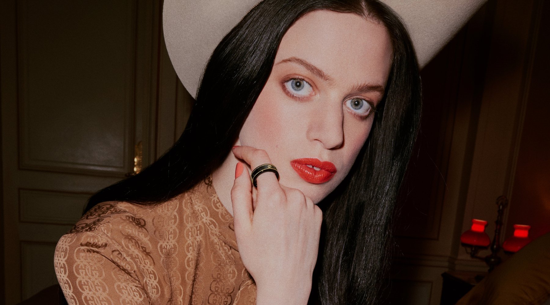 GUCCİ, OURA İLE AKILLI YÜZÜĞÜ PİYASAYA SÜRDÜ