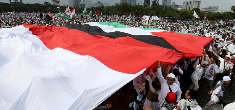 TENS OF THOUSANDS AT JAKARTA RALLY AGAINST TRUMPS JERUSALEM MOVE