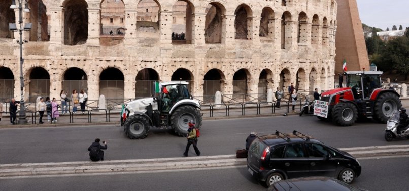 ITALIAN FARMERS STAGE SYMBOLIC PROTEST BY THE COLOSSEUM