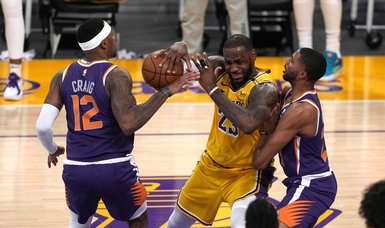 Suns eliminate reigning champs Lakers in first round of NBA playoffs