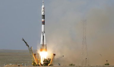 Russian Soyuz rocket launches 34 new UK satellites