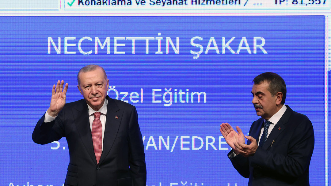 15 BİN ÖĞRETMEN ATAMASI YAPILDI