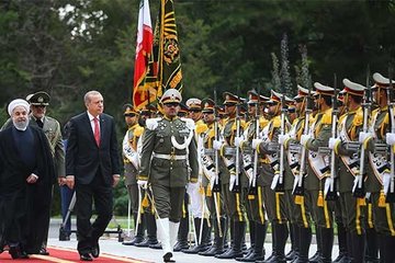 Cumhurbaşkanı Erdoğan, İran’da resmi törenle karşılandı