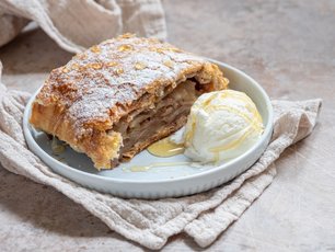 Elmalı Strudel
