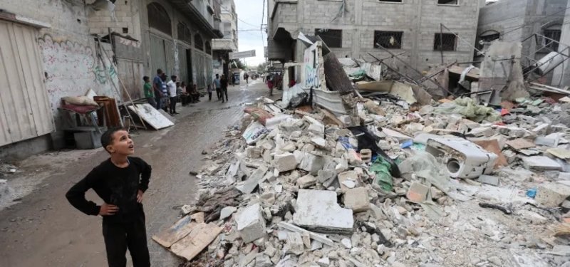 10 Palestinians killed in Israeli strikes on Gaza, including journalist
