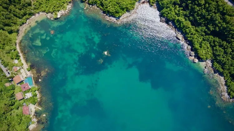 Gideros Bay draws visitors with nature and history