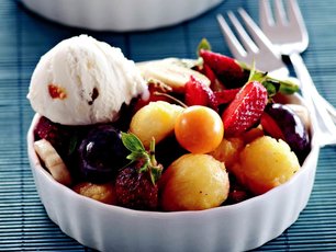 Ananaslı Meyve Salatası