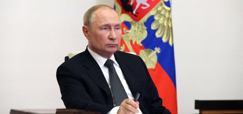 PUTIN SAYS WEST TRIES TO CONTAIN FORMATION OF MULTIPOLAR WORLD