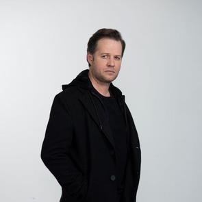 Berke Üzrek – Kimdir