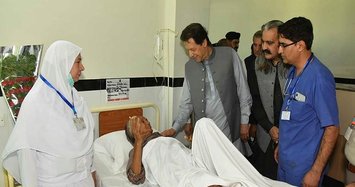 Pakistani PM visits quake-hit areas as survivors groan