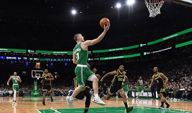 Boston Celtics pound Golden State Warriors for 11th straight win
