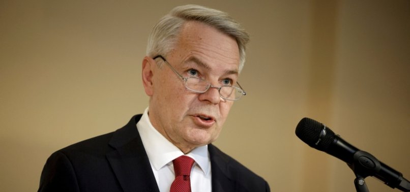 FINLANDS FOREIGN MINISTER HAAVISTO TO RUN FOR PRESIDENT