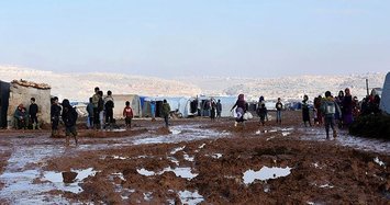 Syrians weary of freezing weather, mud in Idlib camp