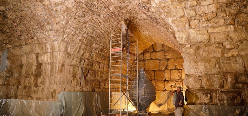 ROMAN STRUCTURE DISCOVERED AT FOOT OF JERUSALEMS WESTERN WALL
