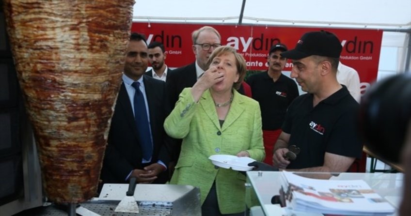 Merkel yine döner kesti