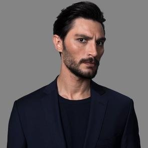 İlhan Şen  – Kimdir