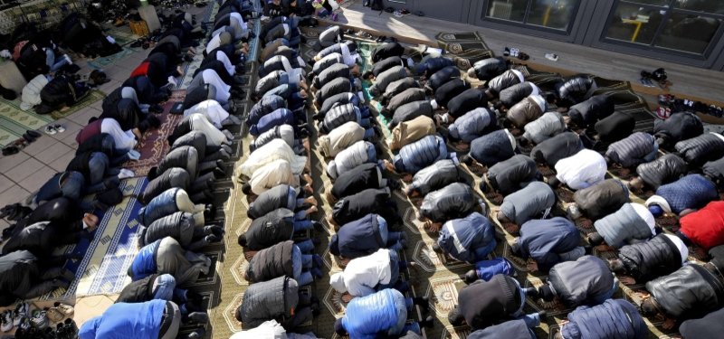 France to close another mosque