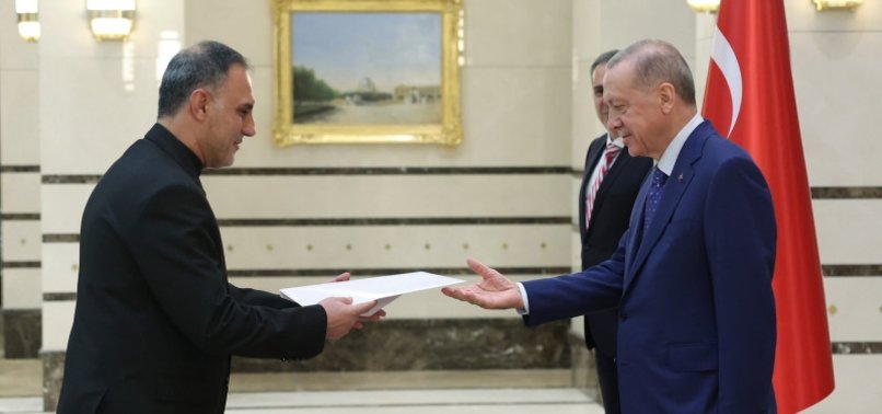 NEW AMBASSADORS PRESENT CREDENTIALS TO TURKISH PRESIDENT