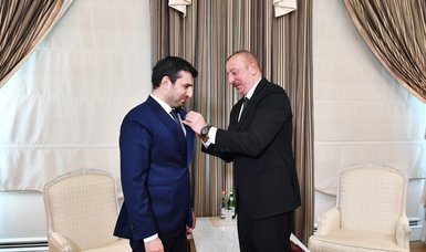 Azerbaijani leader receives Turkish defense officials