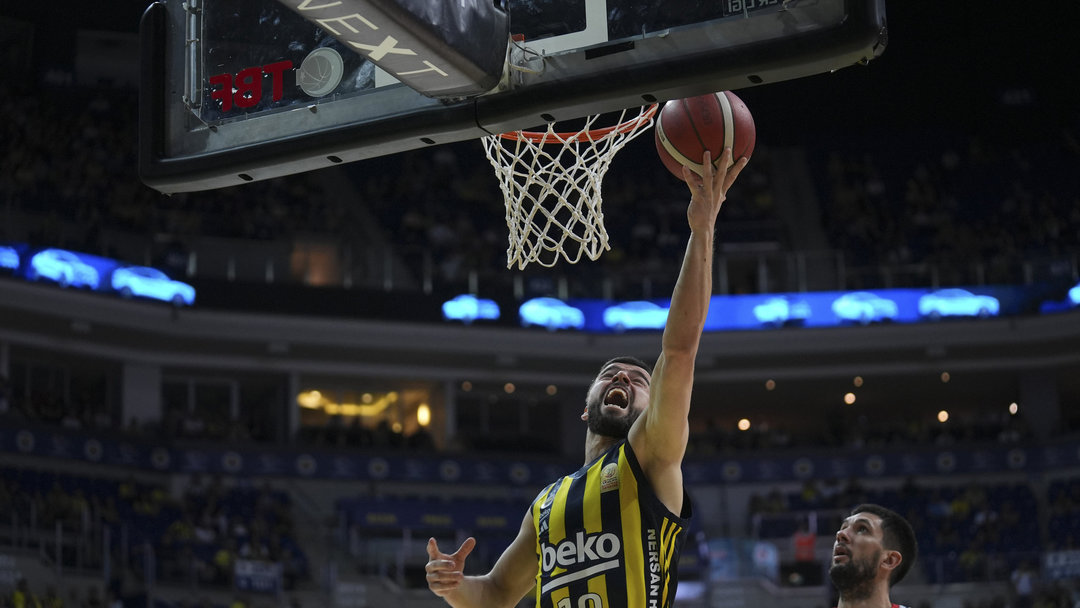 FENERBAHÇE BEKO SERİDE ÖNE GEÇTİ
