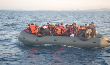 Greek coastguards continue to forcibly push back irregular migrants into Turkish waters