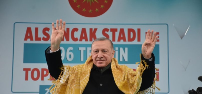 TURKISH PRESIDENT INAUGURATES NEW HOUSES FOR İZMIR QUAKE VICTIMS
