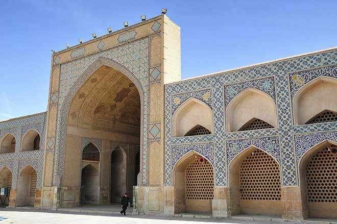 Renk, teknik ve dekorasyon tasarımlarıyla İslam uygarlıÄında seramik