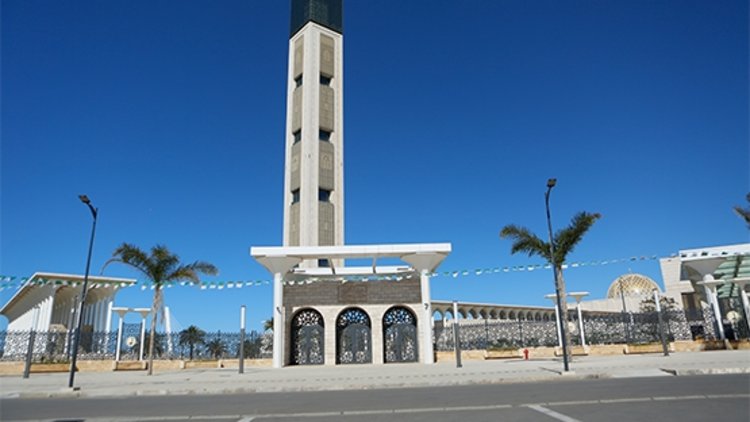Dünyanın en büyük camilerinden Cezayir Ulu Camii’nde teravihlerin kılınamaması tartışmaya yol açtı