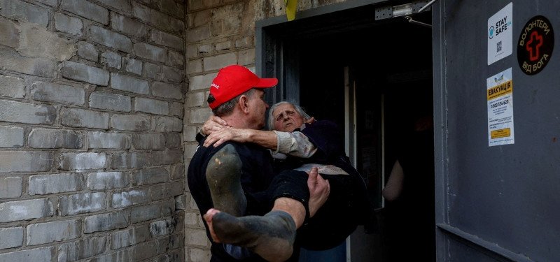 Civilians in Ukraine's Chasiv Yar city struggle to survive in shelters amid ongoing Russian attacks
