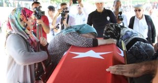 Bir vatanım kaldı geriye