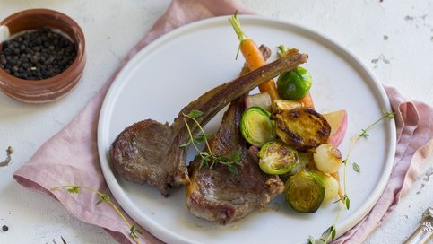 Kuzu Pirzola ve Balzamik Soslu Sebzeler