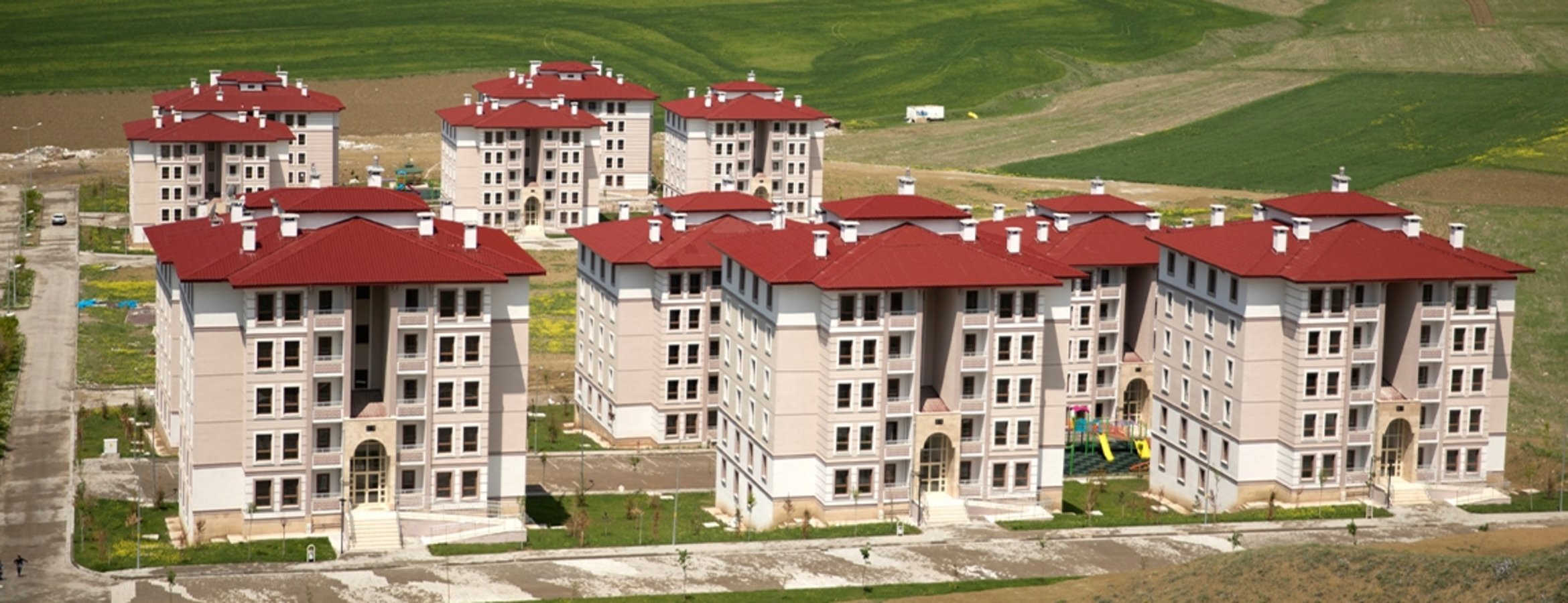 TOKİ, 2024’te 70 binden fazla konutu hak sahiplerine teslim etti