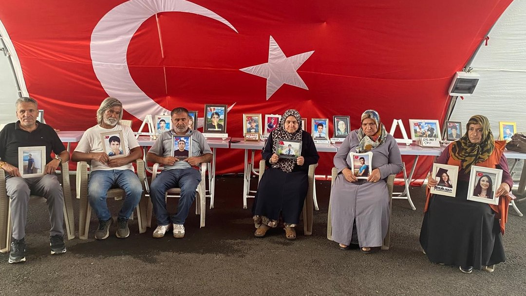 DİYARBAKIR ANNELERİ EVLATLARINA KAVUŞMAK İSTİYOR