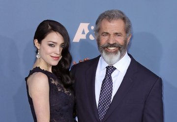 Mel Gibson kendisinden 34 yaş küçük sevgilisiyle tatilde