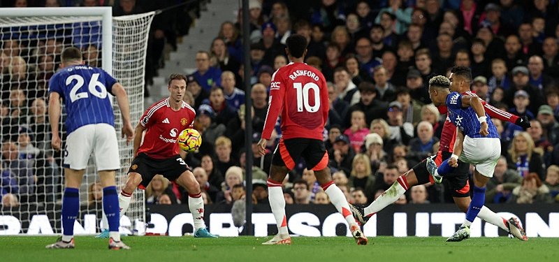 Man United held at Ipswich as Amorim reign begins