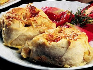 Beğendili Gül Börek