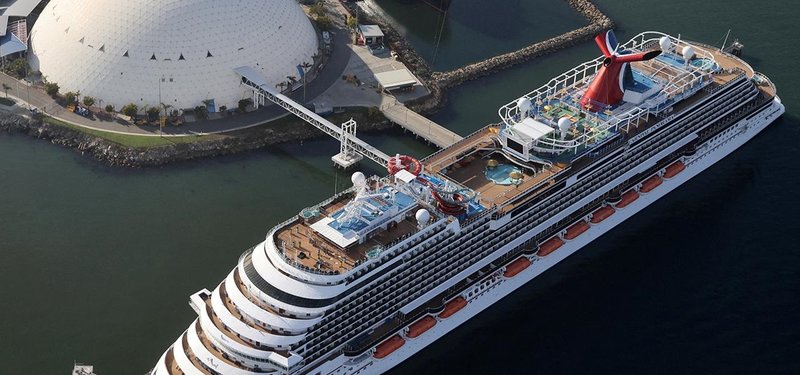 Large passenger ships banned in Amsterdam to reduce the number of tourists