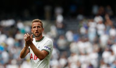 Kane sets record with Tottenham winner against Wolves
