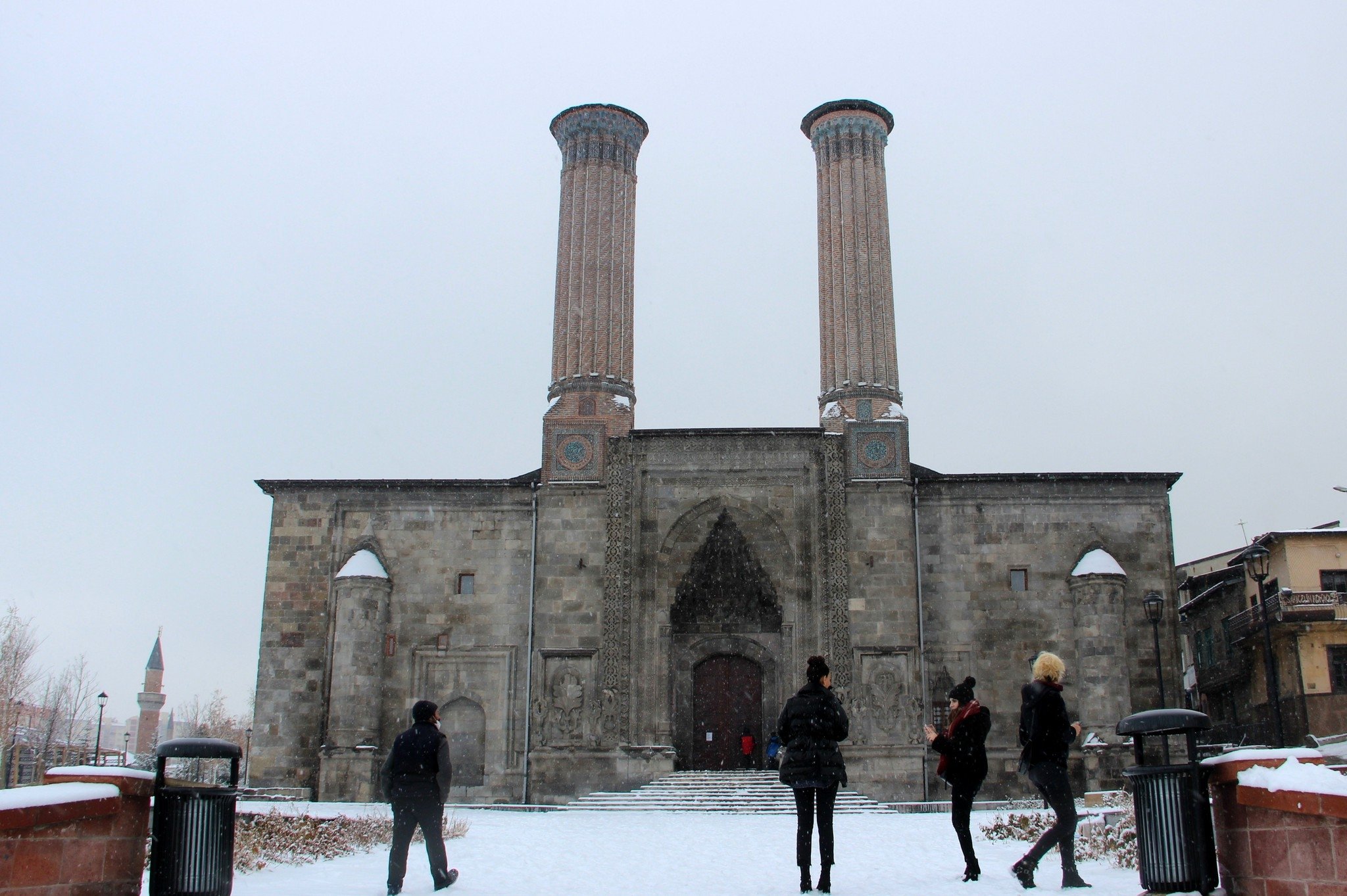 EN BÜYÜK TÜRBE OLMA ÖZELLİĞİNE SAHİP